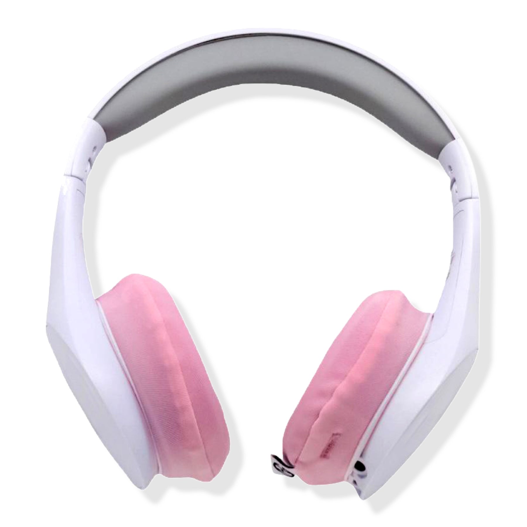 Keep your ears warm! Over-ear headphones as the statement accessory.